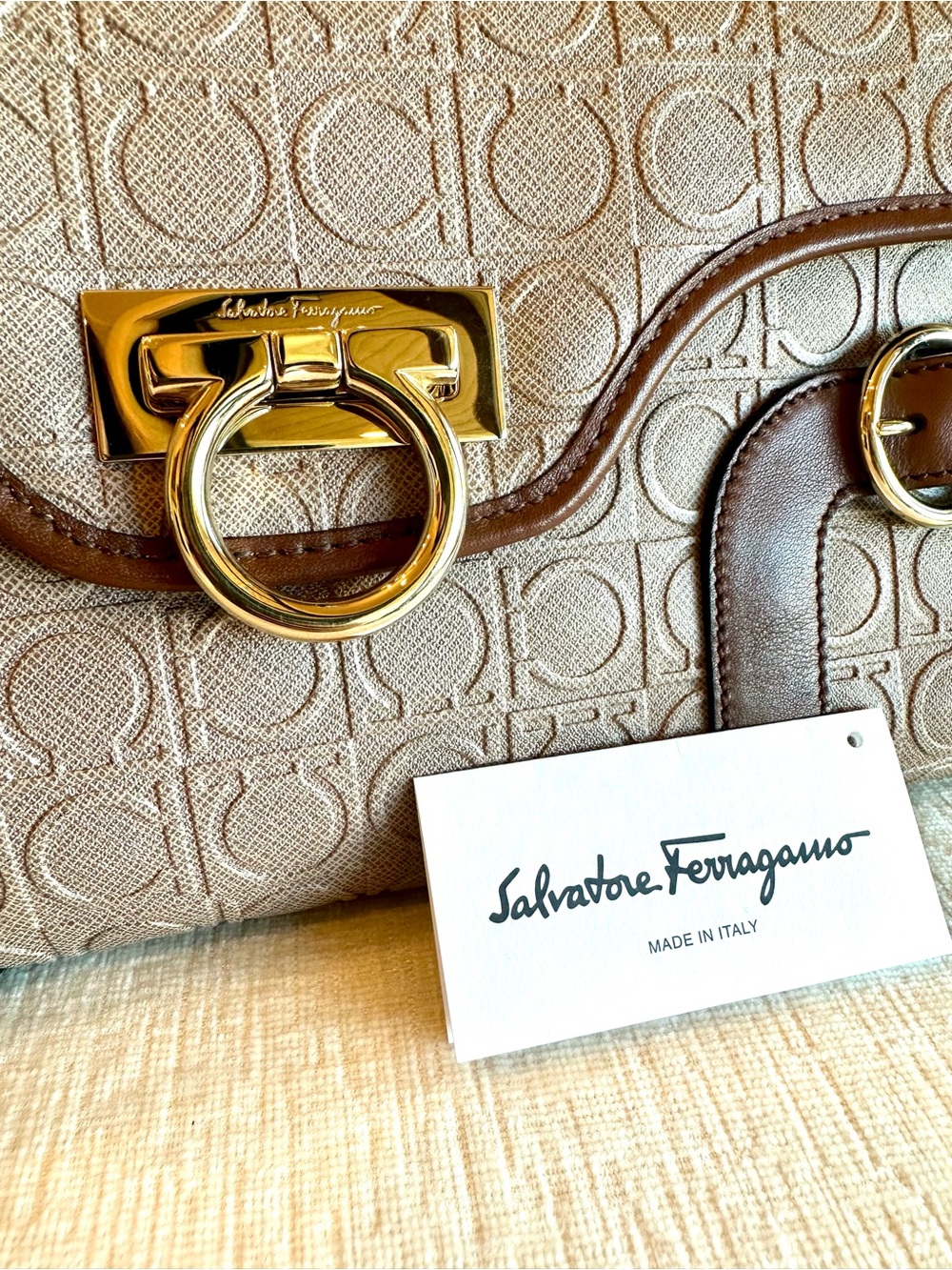 Like NEW! Salvatore Ferragamo Gancini Brown Bag - Converts to a Clutch! - Picture 15 of 16